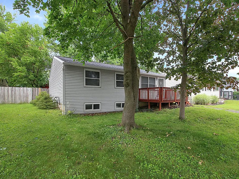 2138 Sprucefield Dr — Photo 3
