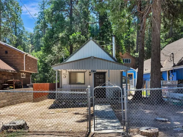 705 Cedar Ln, Crestline, CA 92325