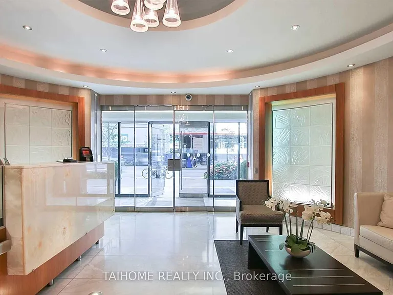 85 Bloor St E #607 — Photo 4