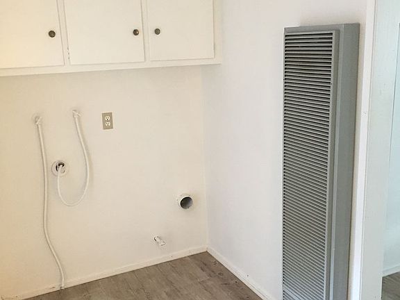 5th image of 4309 W 135th St APT B