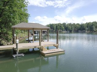 21 Fox Trail Dr, Wirtz, VA 24184