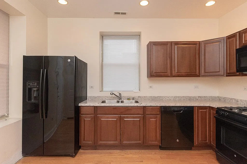 Building Photo - 2537 N Kildare Ave #2