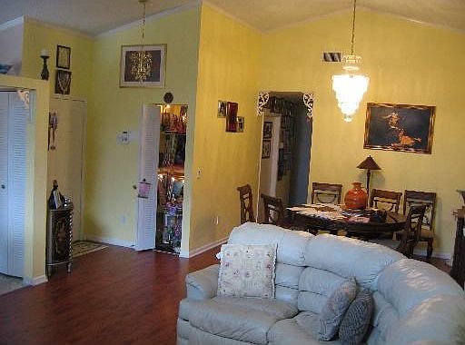3rd image of 840 W Palm Run Dr