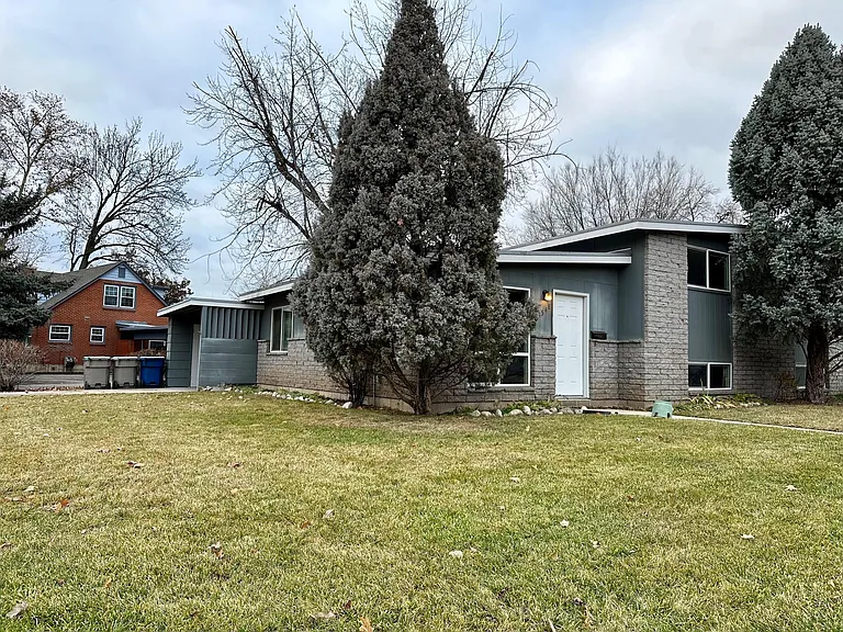 3548 W Meadow Pl — Photo 2