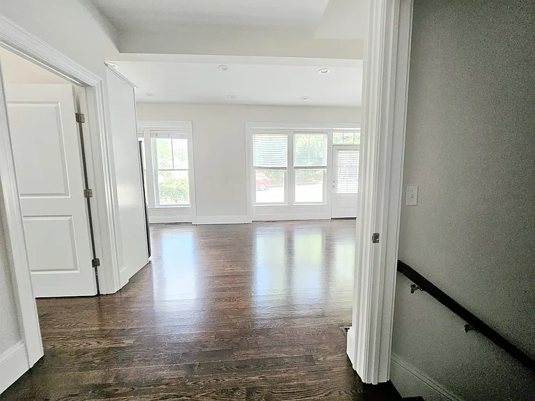 2044 Beacon St #9 — Photo 8