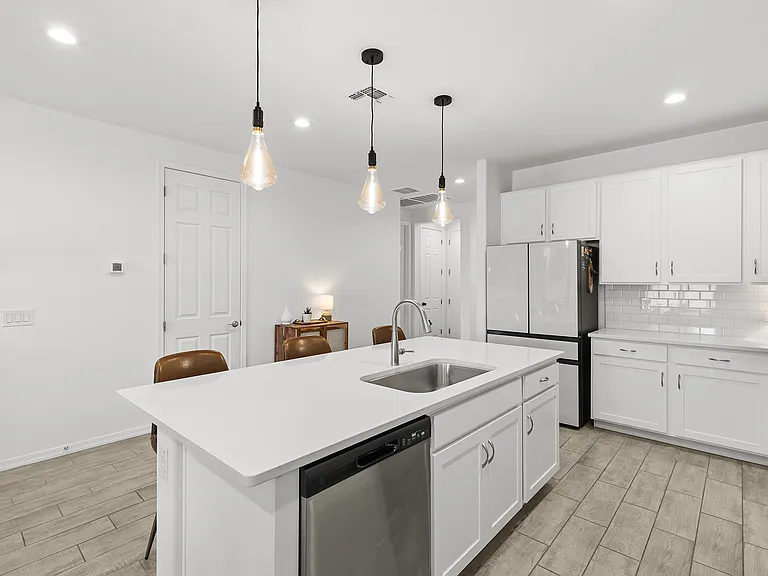 17770 W Running Deer Trl — Photo 6