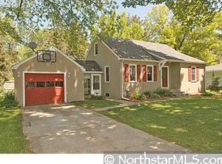823 Cope Ave W, Roseville, MN 55113