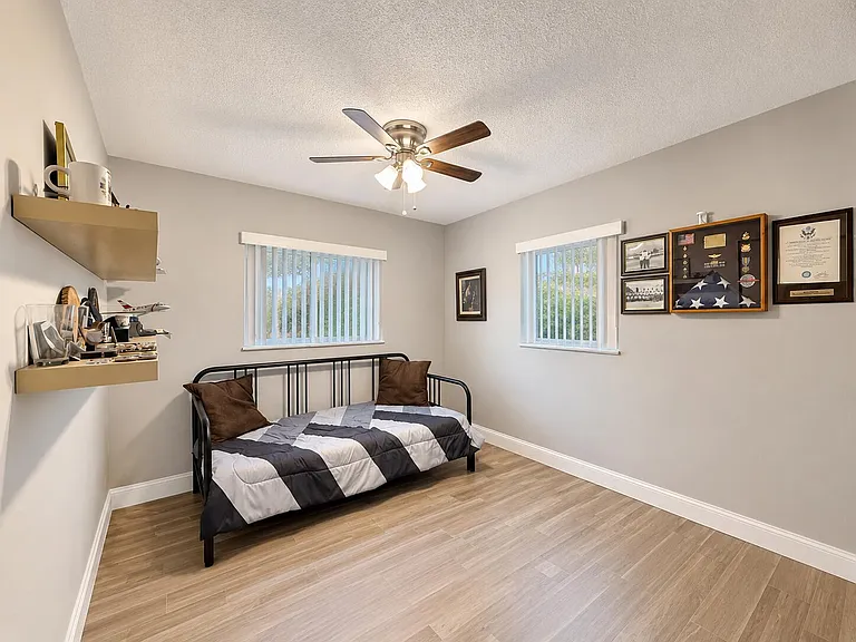 18959 Cherborg Dr — Photo 11