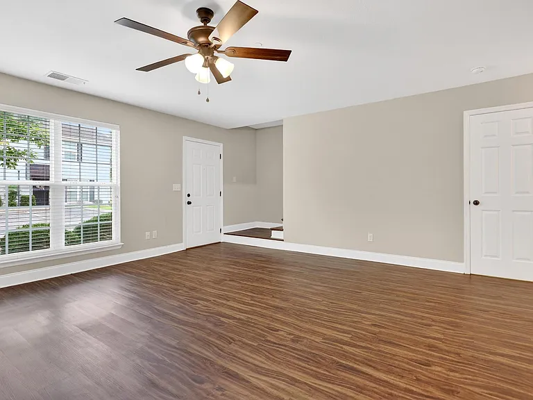 1109 Maple Tree Ln — Photo 13