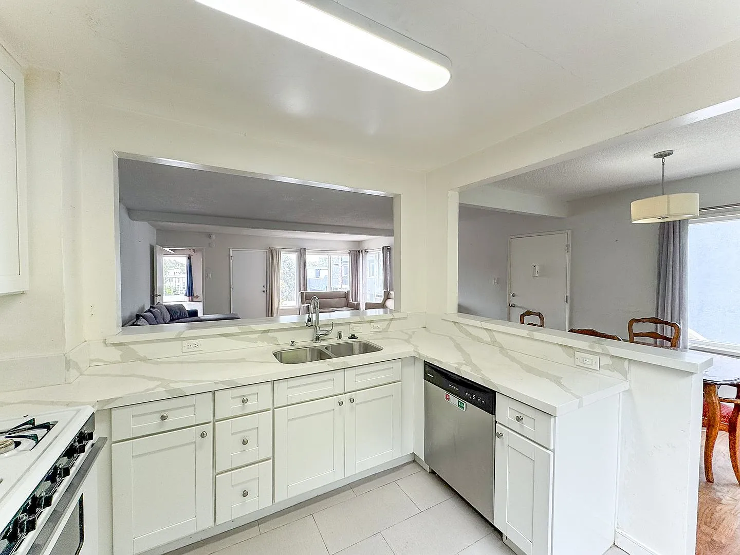 Spacious 3-Bedroom, 2-Bath Apartment with Private Patio & 2 Parking Spaces — Photo 4