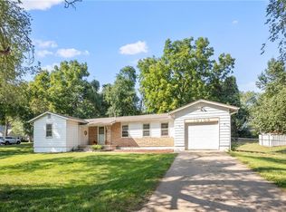 10106 E 20th St S, Independence, MO 64052