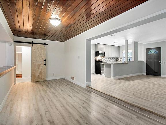 5th image of 61 N Alder Dr