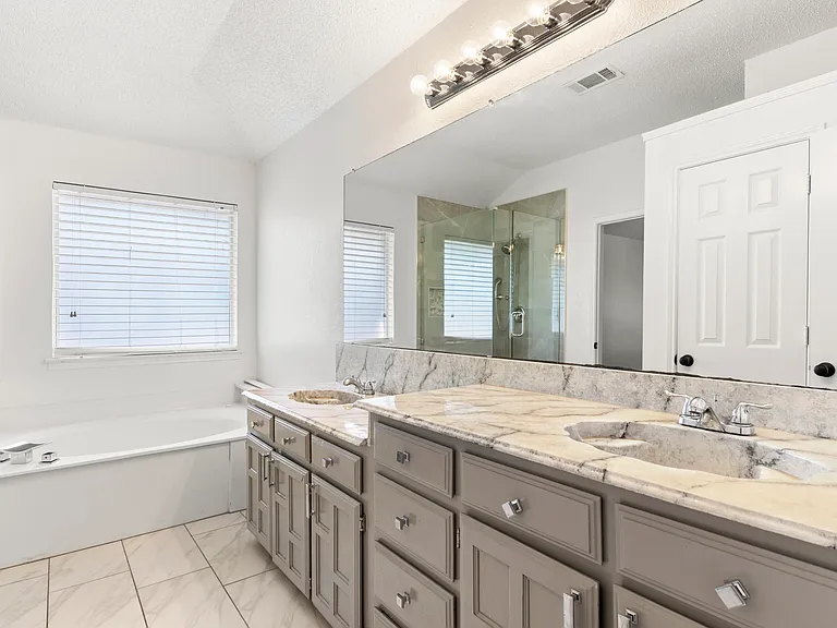 2522 Primrose Ln — Photo 21