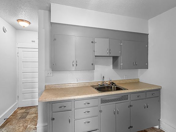 4th image of 514 University Ave APT 3