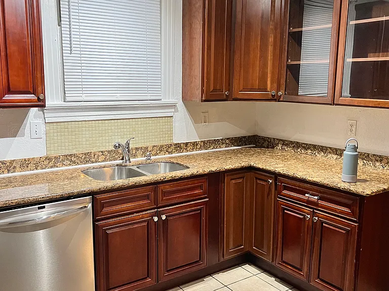3538 Franklin Ave — Photo 13
