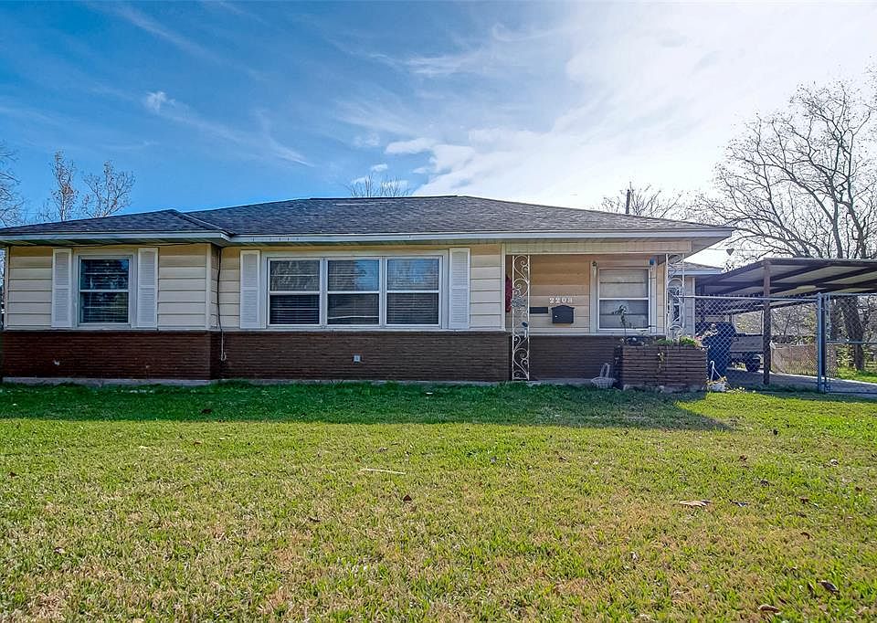 1st image of 2208 5th St