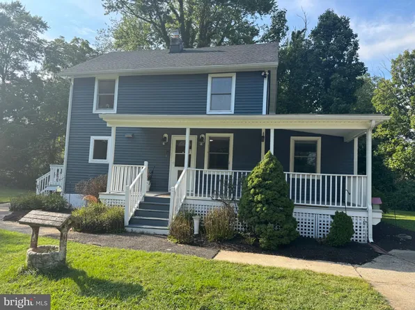 308 Pages Ln, Moorestown, NJ 08057