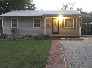 1833 SE Massachusetts Ave, Topeka, KS 66607