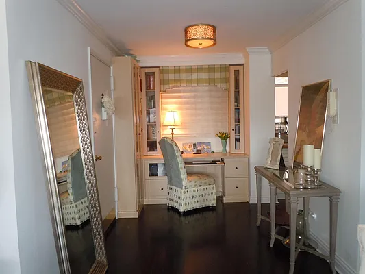 Sold by R New York | media 4