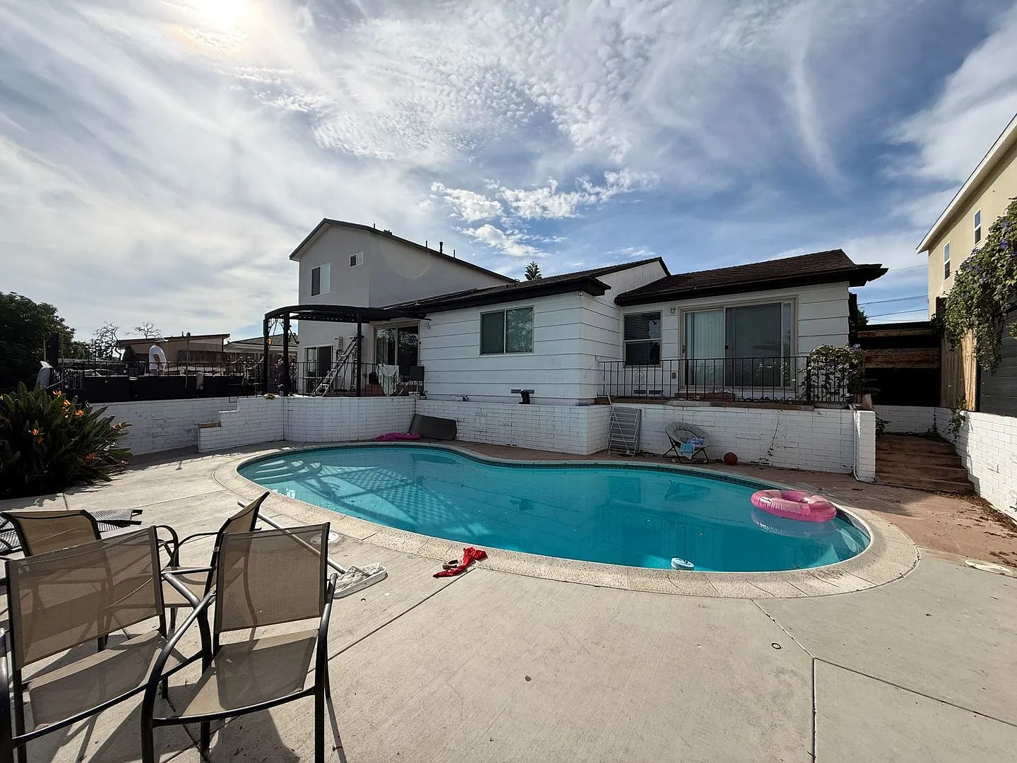 4 Bed 2 Bath House on Dorothy Way - Prime Location With POOL — Photo 4