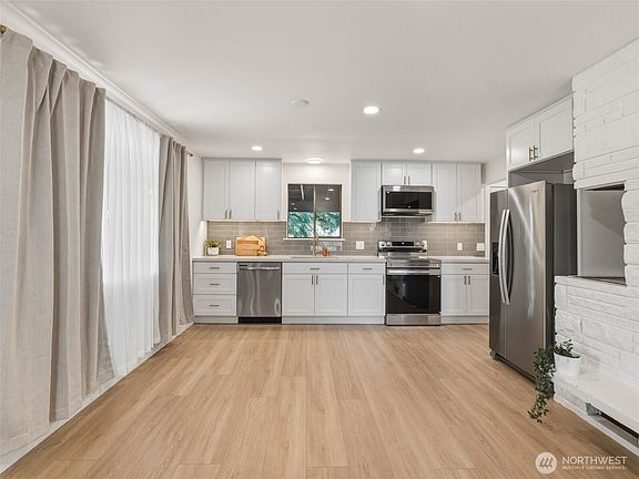 5th image of 1366 SE SE High Ridge Ct