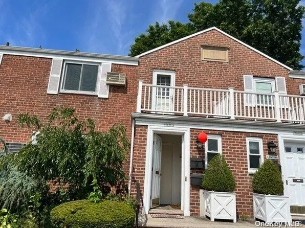 75-41 260 Street #Upper, Glen Oaks, NY 11004