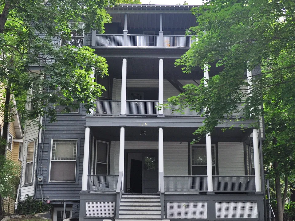 109 Dewitt Pl #2