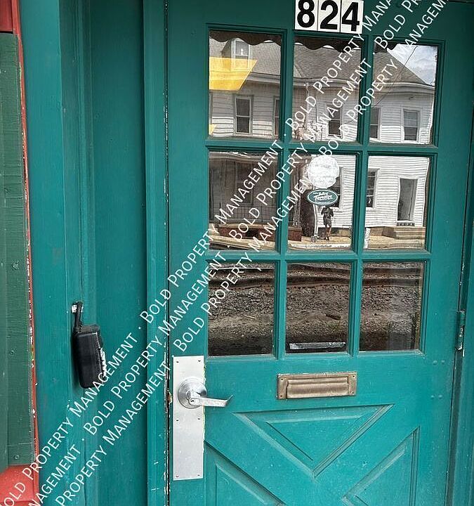 2nd image of 824 Scull St #4