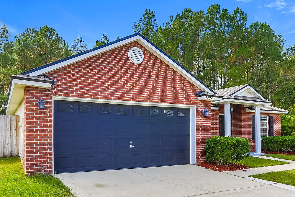 4 bed, 2.0 bath, 1724 sqft, $2,040 — Photo 3