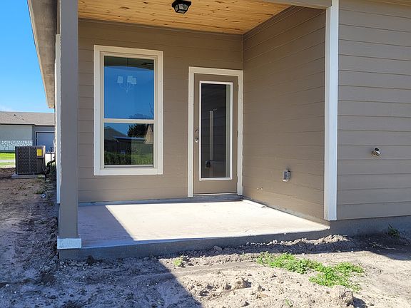 3rd image of 133 Bismarck Palm Cir