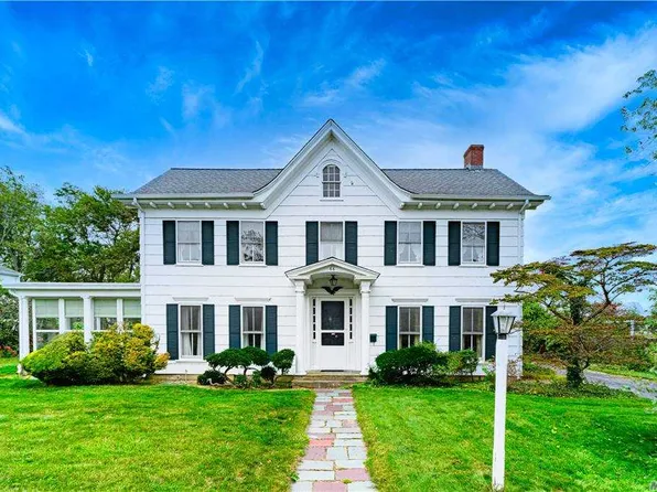 66 E Lake Dr, Amityville, NY 11701