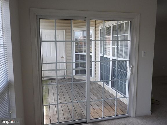 5th image of 595 Cawley Dr Unit 4-2B