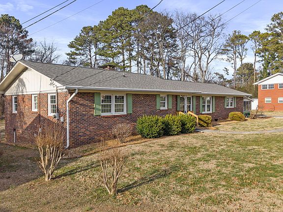 2nd image of 3613 Bowman Circle Dr NE