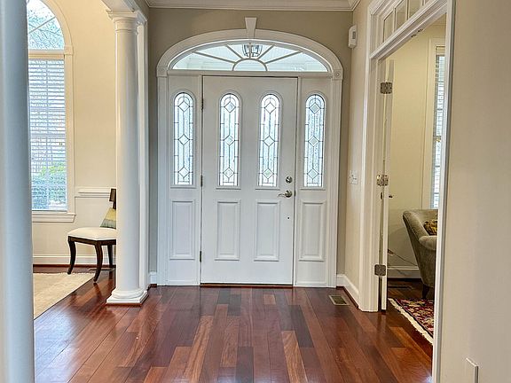 5th image of 1590 Brushwood Court SE