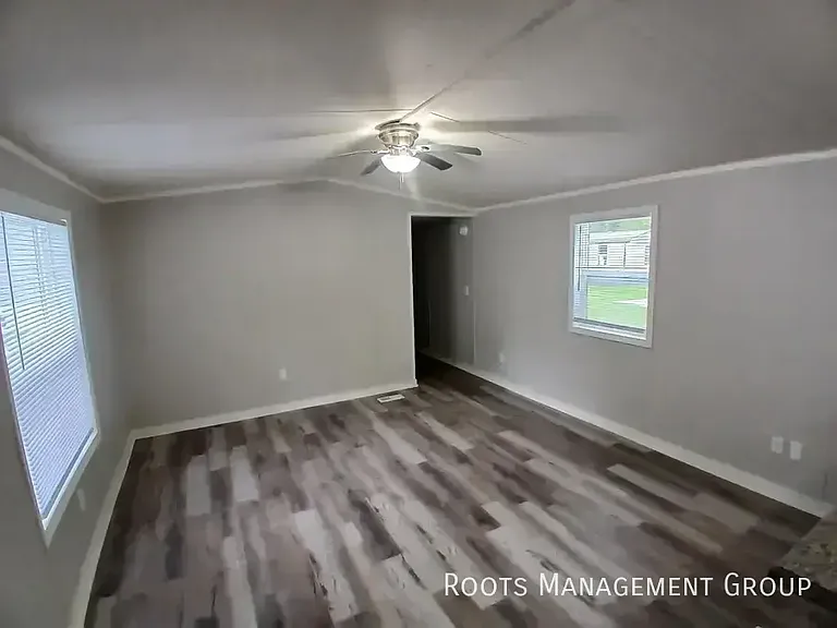306 Carriage Lane Est #306 — Photo 2