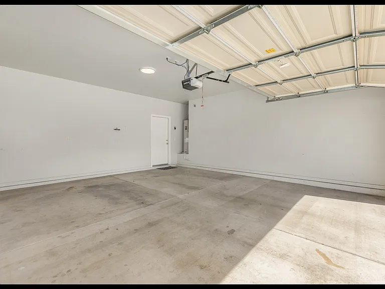 210 W Sunland Ave — Photo 9