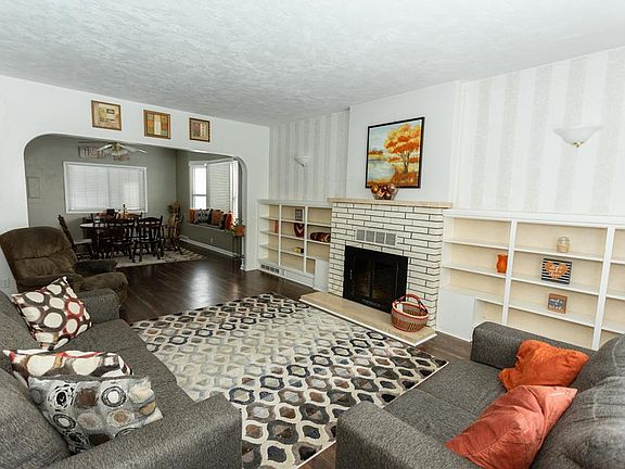 4th image of 272 6th St
