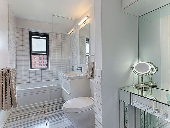 5th image of 383 Grand St Unit L1304