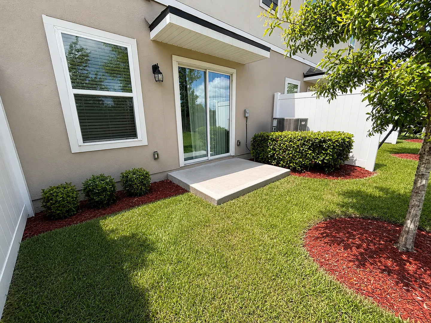 Spacious 2 Bed, 2.5 Bath Townhome with Attached Garage. Move In Ready! — Photo 3