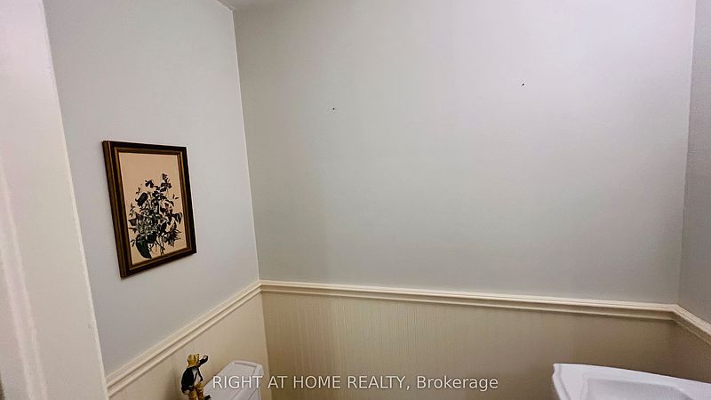 Toronto House for rent - 4 Bedrooms — photo 17