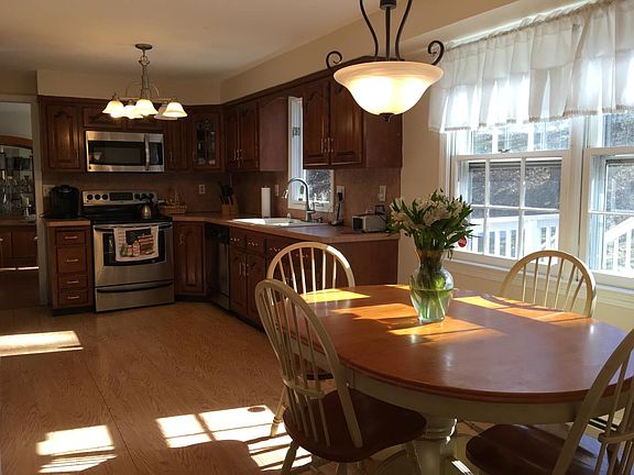 Large eat in kitchen, lots of light, washer dryer on this floor