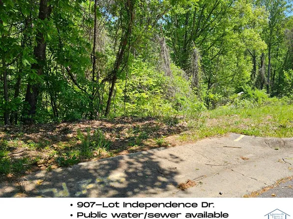 907 Independence Dr, Martinsville, VA 24112