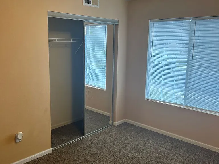 201-215 Lookout Ct — Photo 8