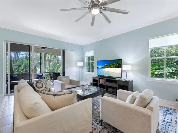 2662 Bolero Dr #10, Naples, FL 34109