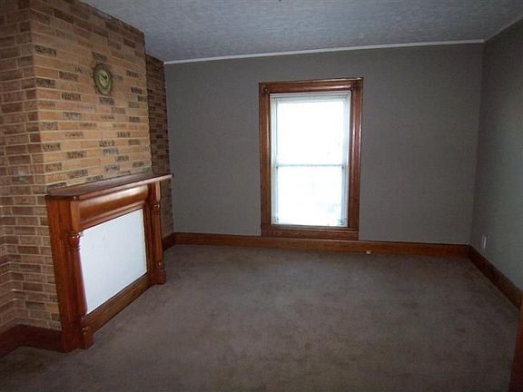 3rd image of 53 Notre Dame Ave