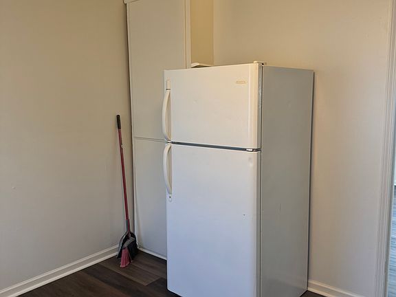 3rd image of 3909 Elston St