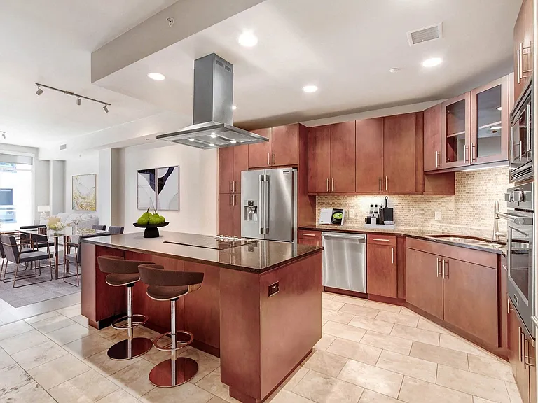Wilshire Victoria Westwood Apartments — Photo 35