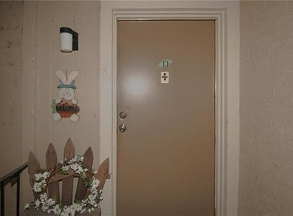 3rd image of 4001 S Redwood Dr APT D