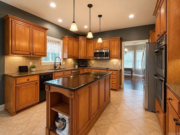 3rd image of 104 Leigh Cir