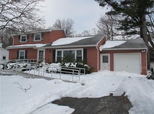 171 N Autumn Dr, Rochester, NY 14626